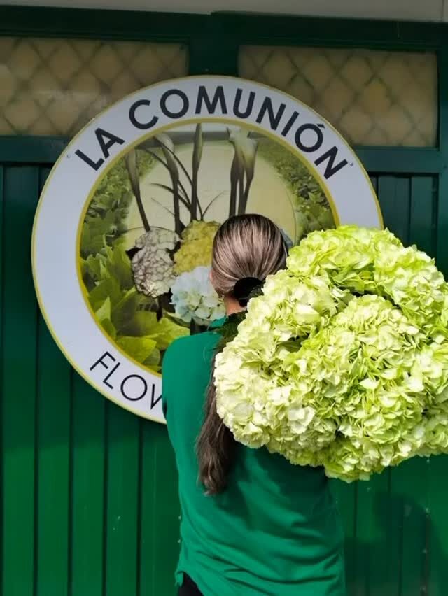 Instagram post from lacomunionflowers. This post is in position 1.