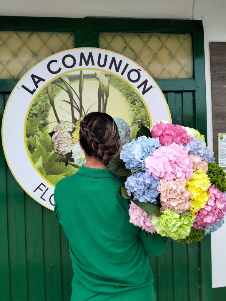 Instagram post from lacomunionflowers. This post is in position 2.